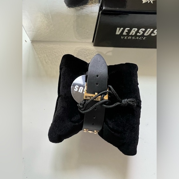 Versus Versace Gold and Black - Picture 5 of 9